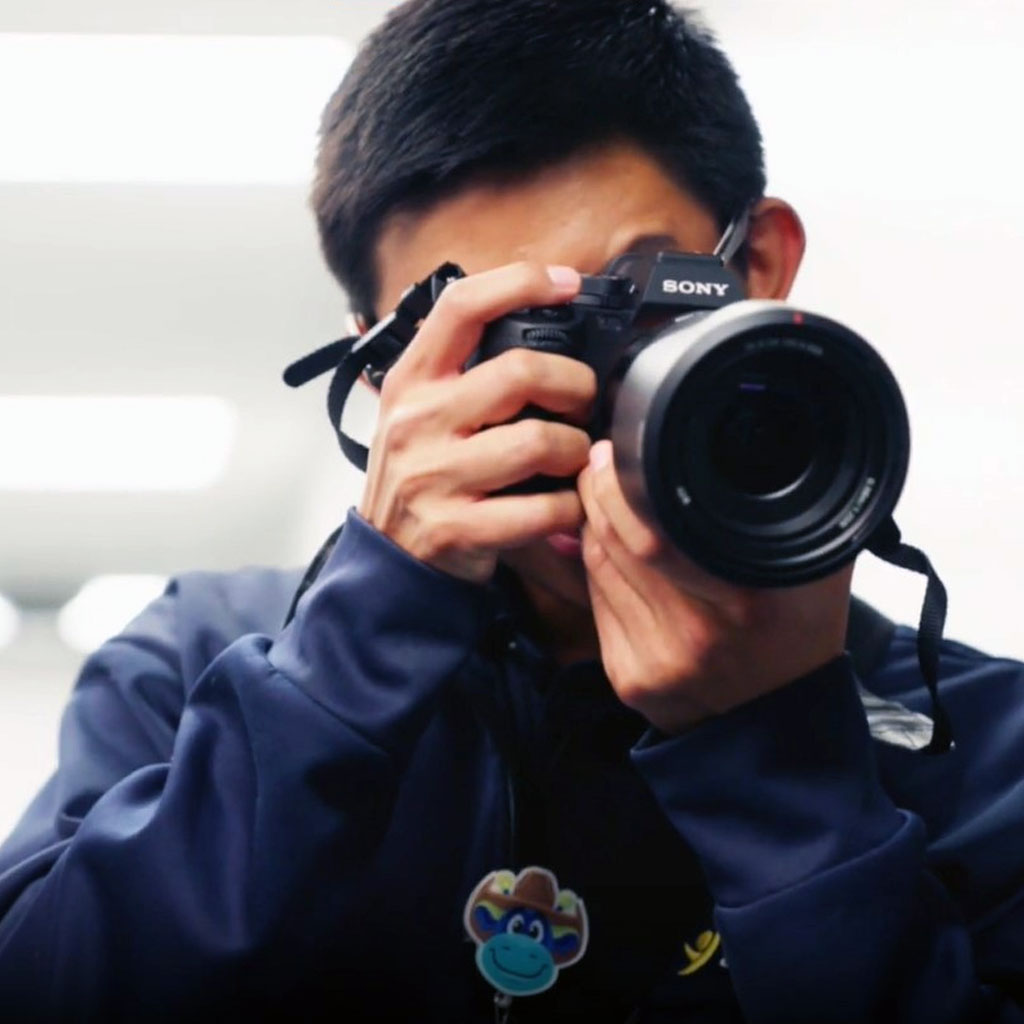 Cook Children’s photographer, Eduardo, looking through camera lens